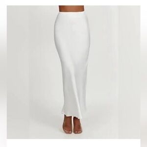 Meshki midi satin skirt NWT 🦢 🤍